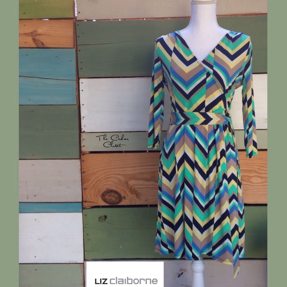 ⤵️🎈PRICE DROP 🎈⤵️ LIZ CLAIBORNE wrap Dress S
